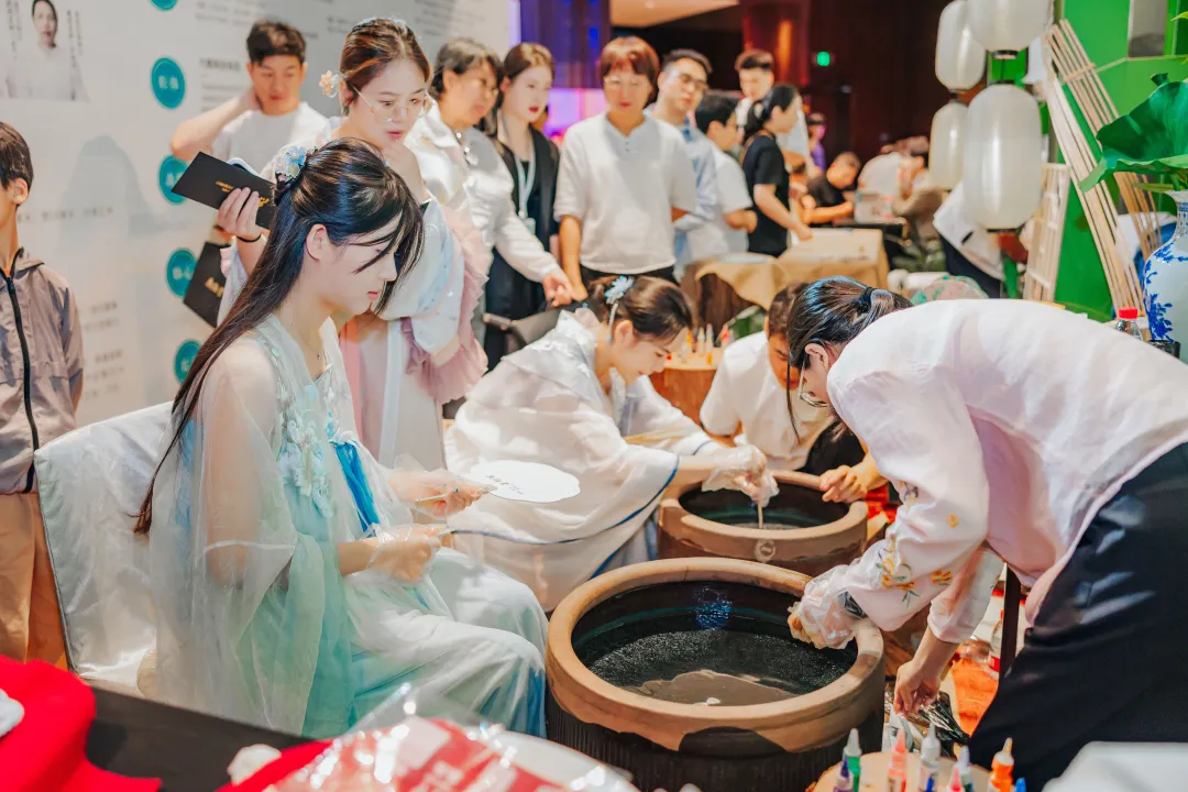 沙龙会现场剪影第三组照片三